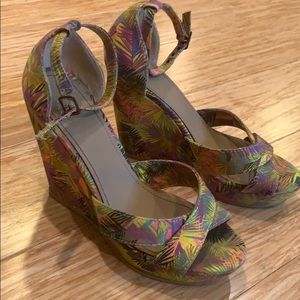 Neon palm leaf wedges